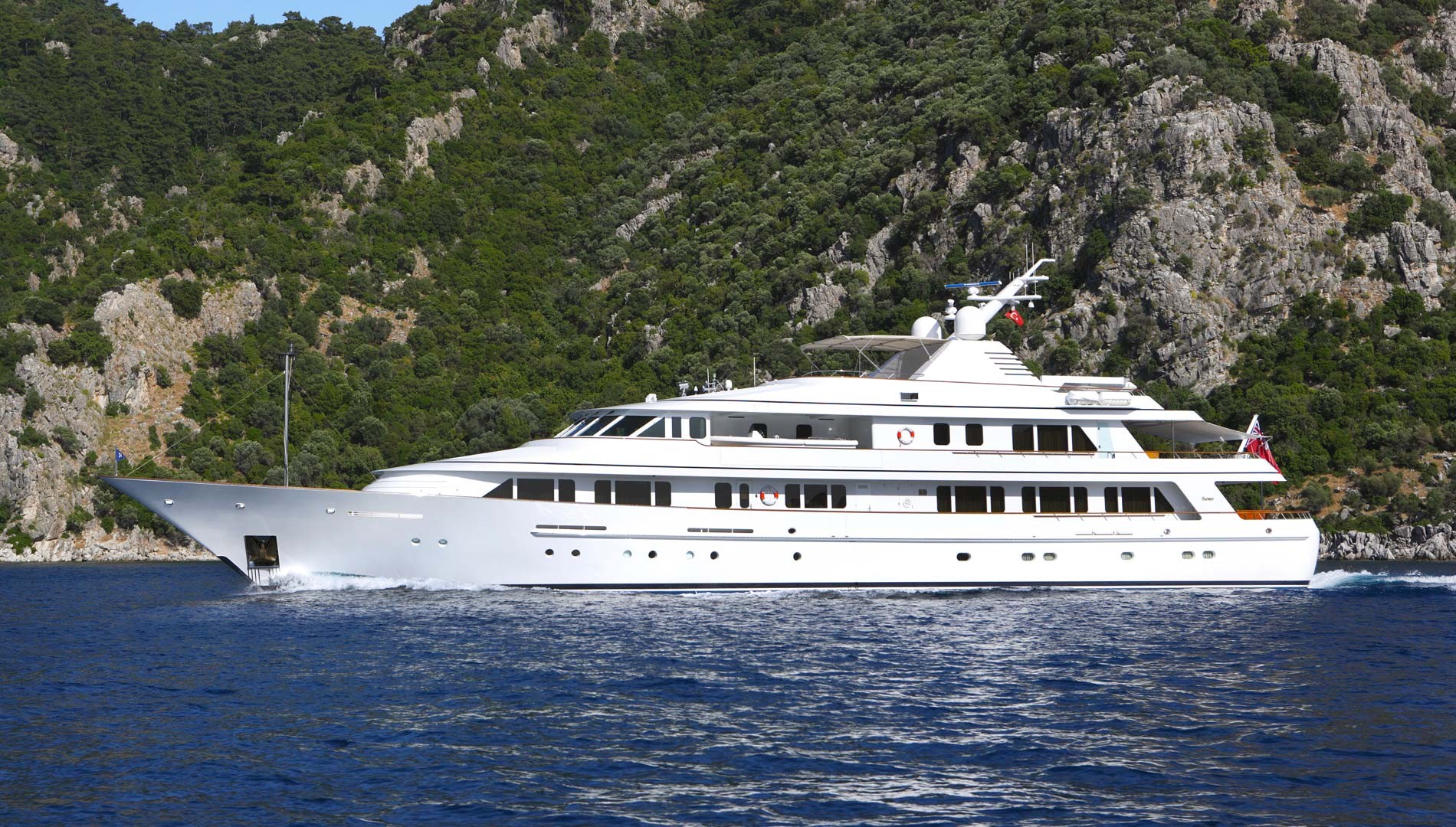 Yacht NEW HAMPSHIRE, a Feadship Superyacht CHARTERWORLD Luxury